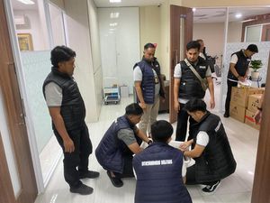 Polda Kaltara Geledah Kantor Bank Kaltimtara, Sita 30 Kardus Dokumen Polda Kaltara Geledah Kantor Bank Kaltimtara, Sita 30 Kardus Dokumen