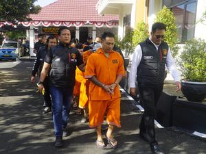 Polres Karangasem Tangkap 6 Maling, Sasar Rumah Kosong hingga Ban Truk Polres Karangasem Tangkap 6 Maling, Sasar Rumah Kosong hingga Ban Truk
