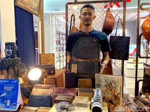 Dari Selembar Uang Warna Biru, Ransel Kulit Bandung Ini Invasi Singapura Dari Selembar Uang Warna Biru, Ransel Kulit Bandung Ini Invasi Singapura