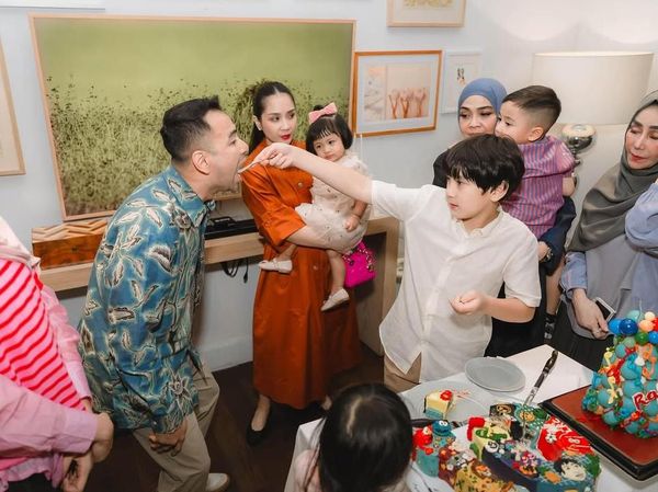 Spesial! Raffi Nagita Rayakan Ultah Rafathar dengan Makan Malam Keluarga
