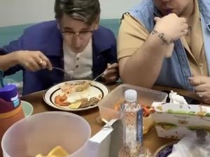 Ruben Onsu Makan Bareng Ivan Gunawan sampai ke Malaysia Ruben Onsu Makan Bareng Ivan Gunawan sampai ke Malaysia