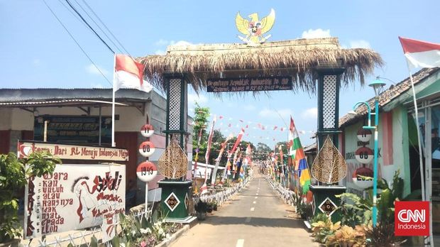 Semangat kemerdekaan ke-80 Republik Indonesia terasa begitu kental dan meriah di Desa Sidoasri, Kecamatan Candipuro, Kabupaten Lampung Selatan, Lampung. Warga dari setiap Rukun Tetangga (RT), secara kompak dan kreatif menghias gapura di jalan masuk lingkungan mengubahnya menjadi ikon desa yang unik dan menarik perhatian.
