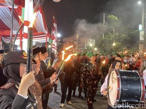 Semarak Pawai Obor Malam Kemerdekaan di Kota Sukabumi