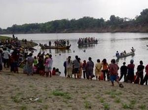 Tragedi Perahu Terbalik di Bengawan Solo Tewaskan 10 Orang Tragedi Perahu Terbalik di Bengawan Solo Tewaskan 10 Orang