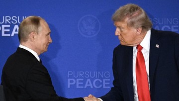 Berikut beberapa opsi judul unik dengan 8 kata:   Melania Titipkan 'Surat Cinta' Trump untuk Putin.   Rahasia di Balik Surat Melania: Trump Rujuk Putin?   Trump Utus Melania, Bawa Pesan Damai ke Putin.   Surat Melania untuk Putin: Diplomasi Ala Gedung Putih.