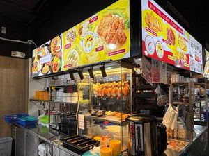 Warung Nasi Ini Terpaksa Tutup Meski Penghasilan Hariannya Rp 25 Juta Warung Nasi Ini Terpaksa Tutup Meski Penghasilan Hariannya Rp 25 Juta