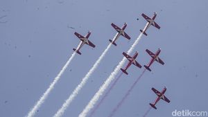 Atraksi Flypass Pesawat Tempur Meriahkan HUT RI di Langit Jakarta