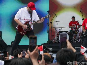 Band Papan Atas Hibur Pengunjung Pesta Rakyat di Monas Band Papan Atas Hibur Pengunjung Pesta Rakyat di Monas