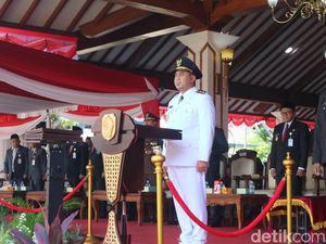 Wagub Jateng Jadi Irup Upacara 17 Agustus di Pati, ke Mana Bupati Sudewo? Wagub Jateng Jadi Irup Upacara 17 Agustus di Pati, ke Mana Bupati Sudewo?