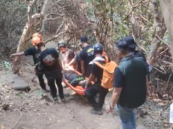 BPBD Kota Kediri Gercep Evakuasi Siswa Cedera Saat Turuni Bukit Klotok