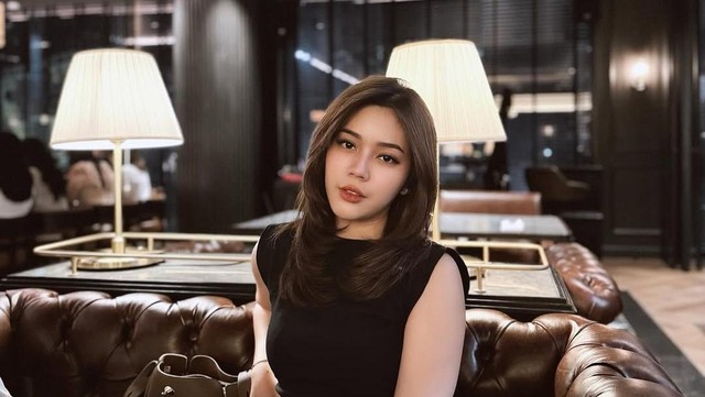 Gosip Terkini Selebriti Insertlive : Fay Nabila Curhat Lika-liku Hidup Selama 2 Tahun hingga Foto Suami Menghilang, Ada Apa?