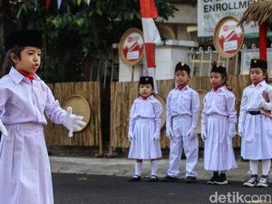 Gemasnya Upacara HUT RI Ala Siswa TK di Jakarta Gemasnya Upacara HUT RI Ala Siswa TK di Jakarta