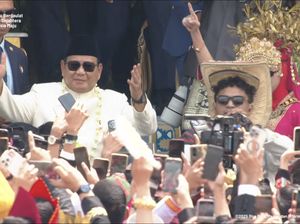 Pacu Jalur-Tabola Bale Goyang Istana, Prabowo Turun dari Mimbar Kehormatan