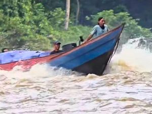 Lewat Sungai Ngeri-ngeri Sedap, Warga Bahau Hulu Minta Akses Jalur Darat