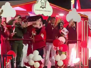 Karnaval HUT RI, Menteri-menteri Naik Mobil Hias Menuju Bundaran HI Karnaval HUT RI, Menteri-menteri Naik Mobil Hias Menuju Bundaran HI