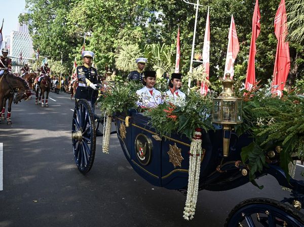 Kirab Merah Putih HUT Ke-80 RI Dikawal Pasukan Berkuda