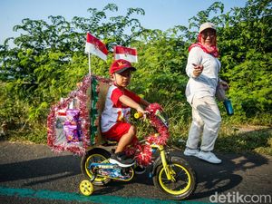 Kreatif, Warga Bekasi Arak Sepeda Hias Bernuansa Merah Putih Kreatif, Warga Bekasi Arak Sepeda Hias Bernuansa Merah Putih
