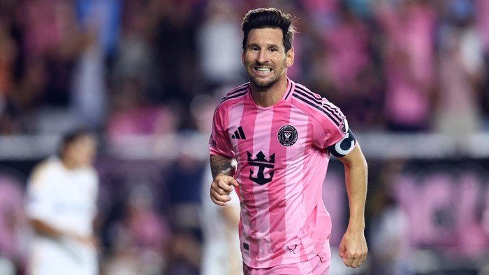 FORT LAUDERDALE, FLORIDA - AUGUST 16: Lionel Messi #10 of Inter Miami CF celebrates after scoring the teams second goal during the MLS match between Inter Miami CF and LA Galaxy at Chase Stadium on August 16, 2025 in Fort Lauderdale, Florida. (Photo by Megan Briggs/Getty Images)