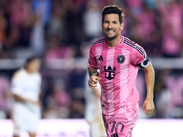 FORT LAUDERDALE, FLORIDA - AUGUST 16: Lionel Messi #10 of Inter Miami CF celebrates after scoring the team's second goal during the MLS match between Inter Miami CF and LA Galaxy at Chase Stadium on August 16, 2025 in Fort Lauderdale, Florida. (Photo by Megan Briggs/Getty Images)