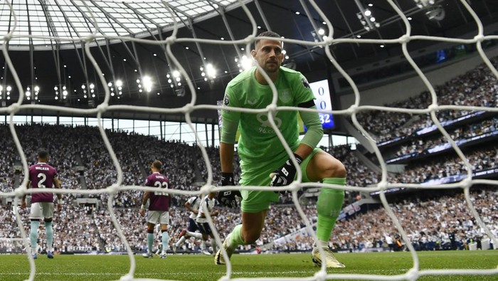 Ini Kiper Pertama di Premier League yang Dihukum Aturan Baru