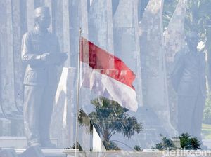 Memperingati Detik-detik Kemerdekaan di Tugu Proklamasi