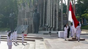 Napak Tilas Kemerdekaan di Tugu Proklamasi