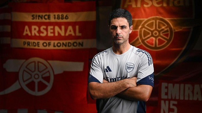 ST ALBANS, ENGLAND - AUGUST 12: Mikel Arteta, Manager of Arsenal during the Arsenal Premier League Headshots 25/26 at London Colney on August 12, 2025 in St Albans, England.  (Photo by Alex Burstow/Arsenal FC via Getty Images)
