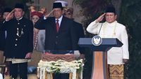Paskibraka Kibarkan Merah Putih di Hadapan Tiga Presiden