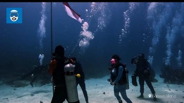 Merah Putih Berkibar: Laut Indonesia Saksi Sejarah!