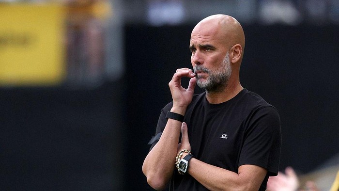 WOLVERHAMPTON, ENGLAND - AUGUST 16: Pep Guardiola, Manager of Manchester City on the side line during the Premier League match between Wolverhampton Wanderers and Manchester City at Molineux on August 16, 2025 in Wolverhampton, England. (Photo by Neal Simpson/Sportsphoto/Allstar via Getty Images)
