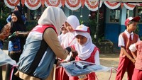 Tingkatkan Motivasi Siswa, Pertamina Bagikan Peralatan Belajar di Palembang