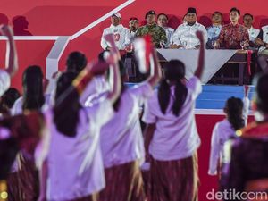 Prabowo Saksikan Karnaval HUT ke-80 RI di Monas