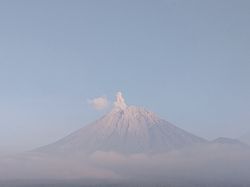 Gunung Semeru Erupsi 4 Kali Hari Ini, Tinggi Letusan 1 Km