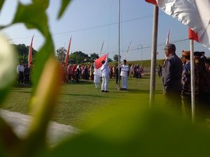 Tulusnya Pedagang dan Petani di Tuban Upacara dengan Busana Apa Adanya Tulusnya Pedagang dan Petani di Tuban Upacara dengan Busana Apa Adanya