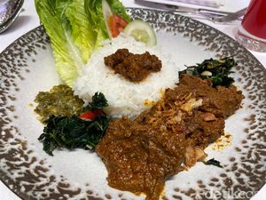 Spesial! Rendang Wagyu dan Mie Aceh Lobster Buatan William Wongso