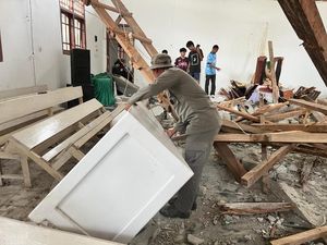 Update Dampak Gempa Poso M 5,8: 208 Rumah Warga-28 Rumah Ibadah Rusak Update Dampak Gempa Poso M 5,8: 208 Rumah Warga-28 Rumah Ibadah Rusak