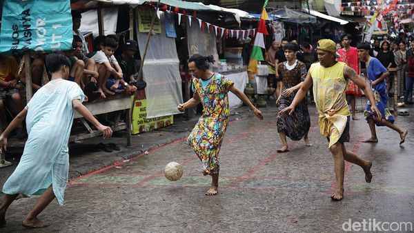 Dari Sepakbola Daster hingga Tantangan Kreatif, Warga Meriahkan HUT RI ke-80