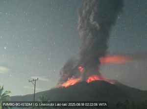 Gunung Lewotobi Meletus Lagi, 4 Penerbangan di Bandara Komodo Dibatalkan Gunung Lewotobi Meletus Lagi, 4 Penerbangan di Bandara Komodo Dibatalkan