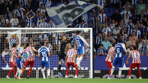 Soccer Football - LaLiga - Espanyol v Atletico Madrid - RCDE Stadium, Cornella de Llobregat, Spain - August 17, 2025 Espanyol's Pere Milla scores their second goal REUTERS/Bruna Casas