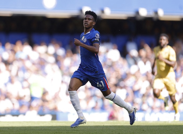 Soccer Football - Premier League - Chelsea v Crystal Palace - Stamford Bridge, London, Britain - August 17, 2025 Chelsea's Estevao Action Images via Reuters/Andrew Couldridge EDITORIAL USE ONLY. NO USE WITH UNAUTHORIZED AUDIO, VIDEO, DATA, FIXTURE LISTS, CLUB/LEAGUE LOGOS OR 'LIVE' SERVICES. ONLINE IN-MATCH USE LIMITED TO 120 IMAGES, NO VIDEO EMULATION. NO USE IN BETTING, GAMES OR SINGLE CLUB/LEAGUE/PLAYER PUBLICATIONS. PLEASE CONTACT YOUR ACCOUNT REPRESENTATIVE FOR FURTHER DETAILS..