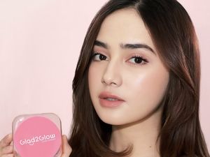 Bedak Tabur Baru Glad2Glow, Efek Blur Pori-pori dengan Teknologi Airy Blurry Bedak Tabur Baru Glad2Glow, Efek Blur Pori-pori dengan Teknologi Airy Blurry