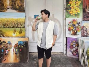 Potret Jerome Polin Minum Kopi hingga Matcha saat Liburan