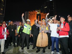 Momen Kapolri-Mensesneg Berbaur Gembira dengan Masyarakat di Panggung Rakyat HI