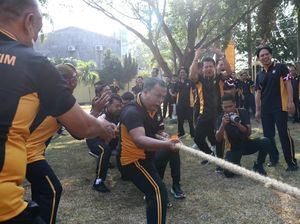 Meriahnya Lomba Tradisional Rayakan HUT ke-80 RI di Polres Magetan Meriahnya Lomba Tradisional Rayakan HUT ke-80 RI di Polres Magetan