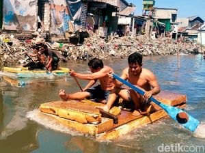 Semringah Warga Kalianak Gelar Lomba Dayung Usai Normalisasi Sungai Semringah Warga Kalianak Gelar Lomba Dayung Usai Normalisasi Sungai