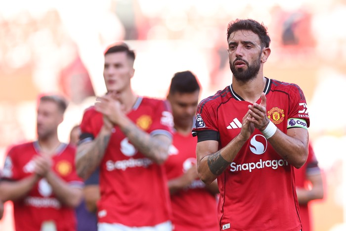 Ryan Giggs Pasang Badan buat Bruno Fernandes