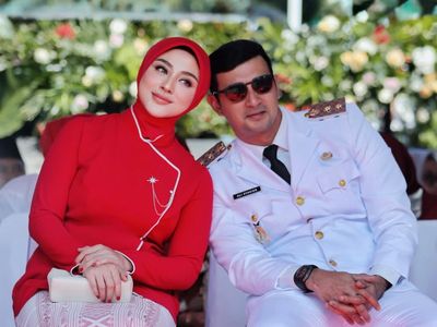 8 Gaya Merah-Putih Margin Wieheerm, Istri Wabup Perdana Ikut Upacara HUT RI