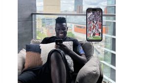 Meme Arsenal Hajar MU: Blunder Bayindir, Onana Dirindu