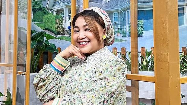 Mpok Alpa Selalu Tampil Ceria di Depan Kamera