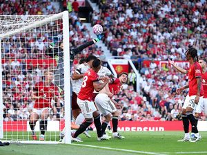 Gary Neville: MU Darurat Kiper, Butuh Donnarumma atau Emi Martinez Gary Neville: MU Darurat Kiper, Butuh Donnarumma atau Emi Martinez